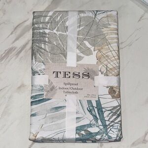 TESS Spillproof Tablecloth with Leaf Design